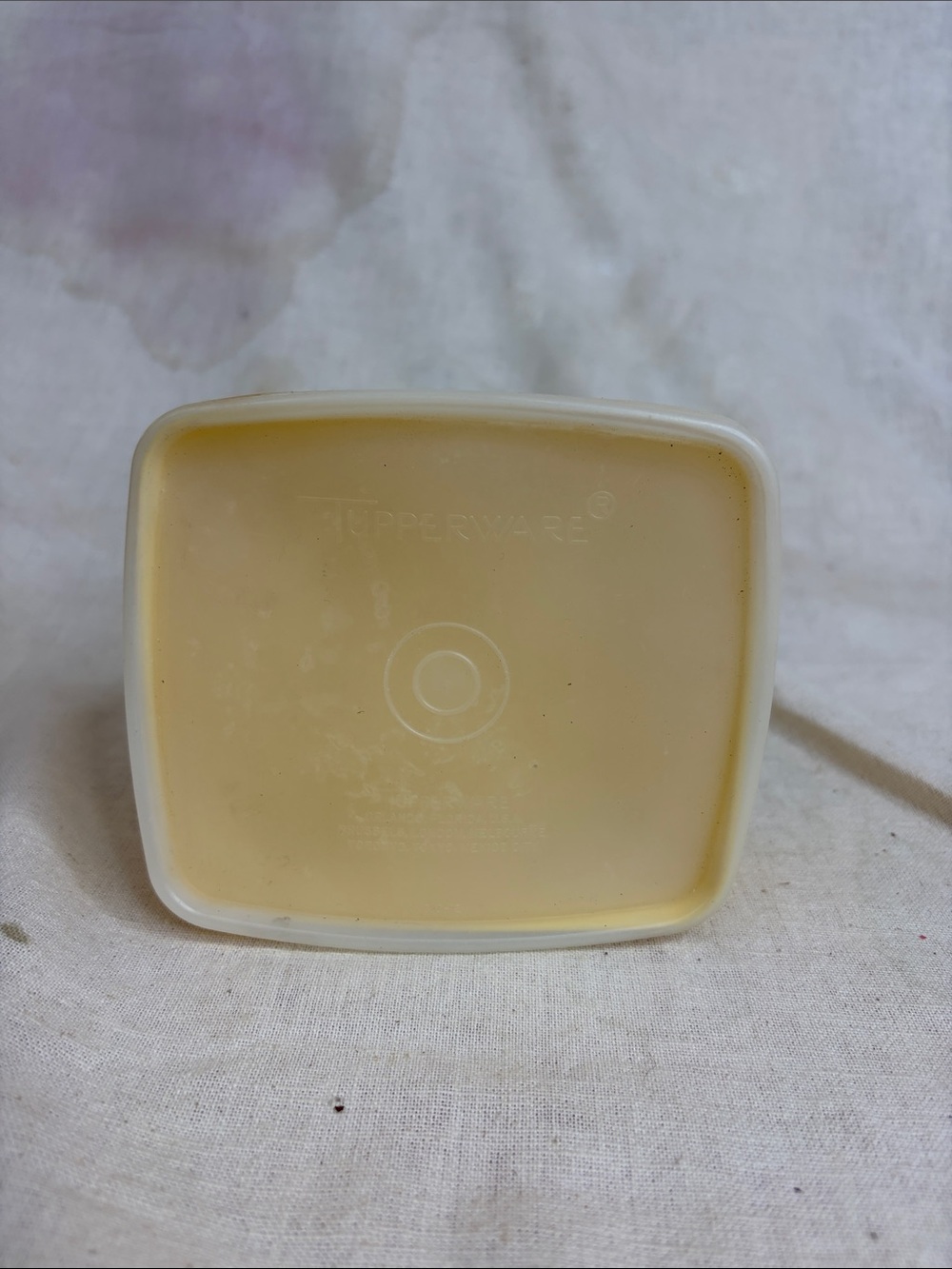 Tupperware Bright Yellow Rectangular Food Storage Container - Picture 4 of 7
